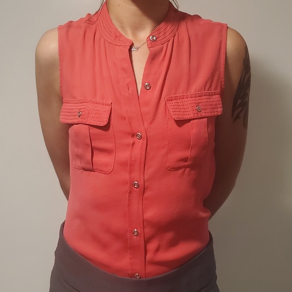 Sleeveless Button down - Picture 1 of 7